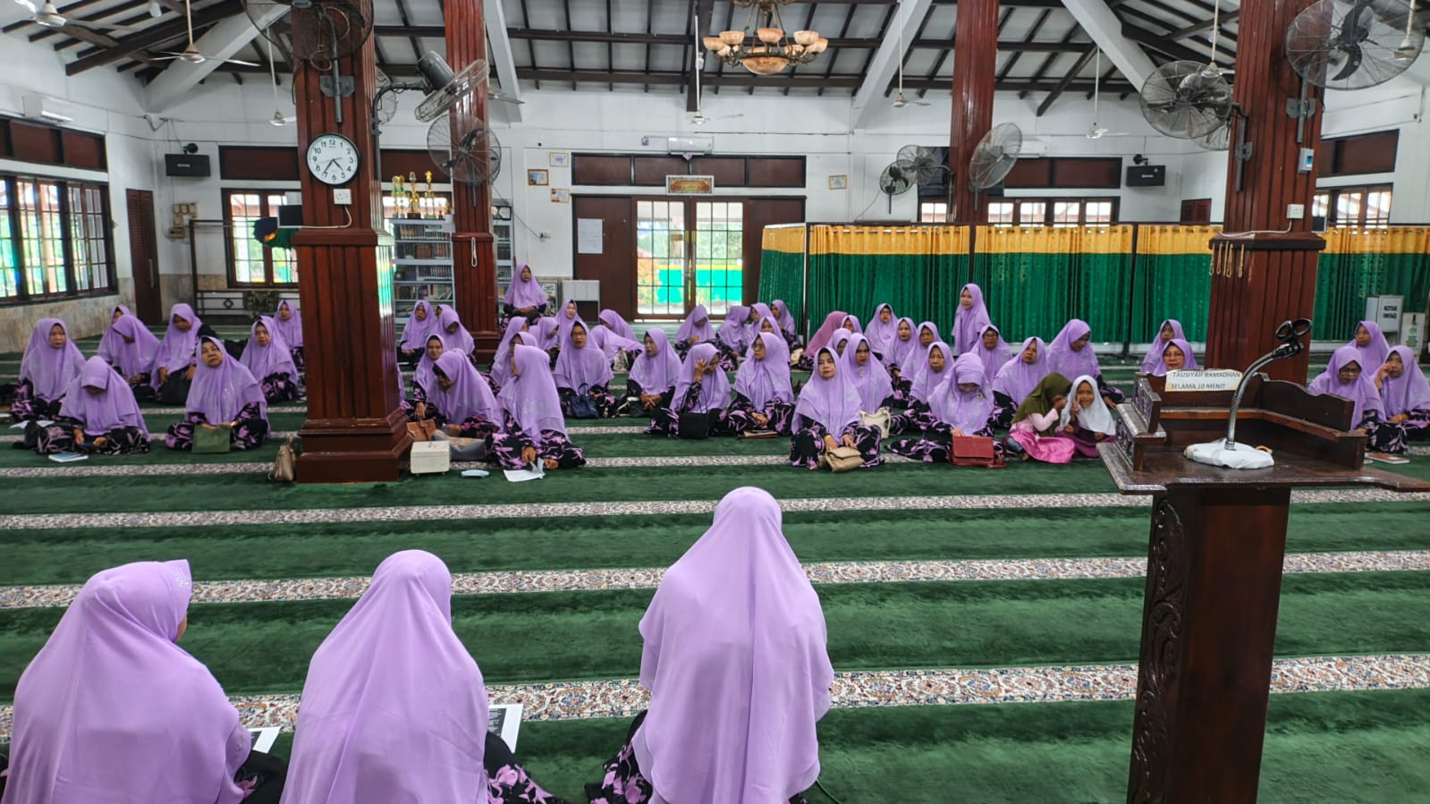 KEGIATAN PENGAJIAN RUTIN IBU-IBU MAJLIS TA'LIM MASJID BESAR AL AZHAR PANTAI IMPIAN 